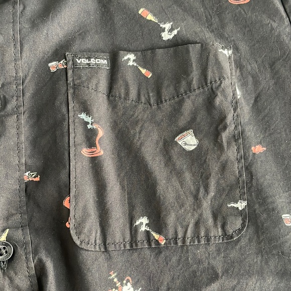 Volcom short sleeved button up lightweight shirt - Picture 3 of 5